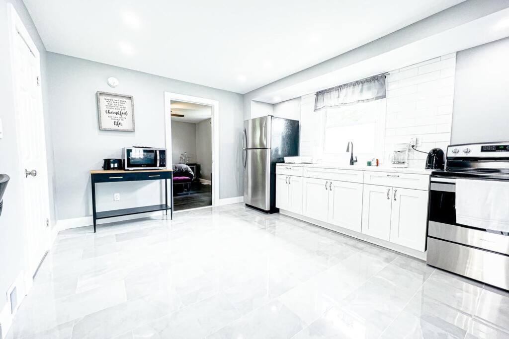 The Ashland Manor 3br Holiday home Niagara Falls