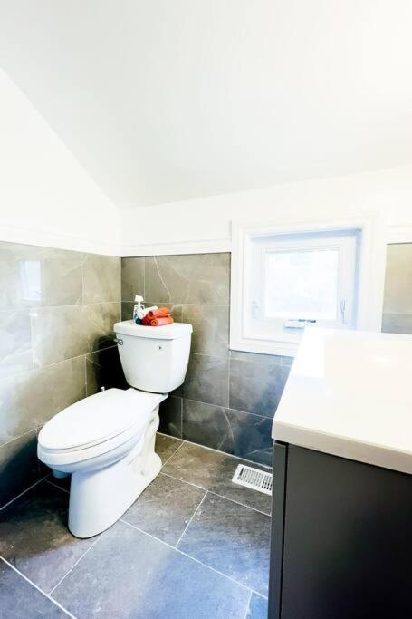 The Ashland Manor 3br Niagara Falls